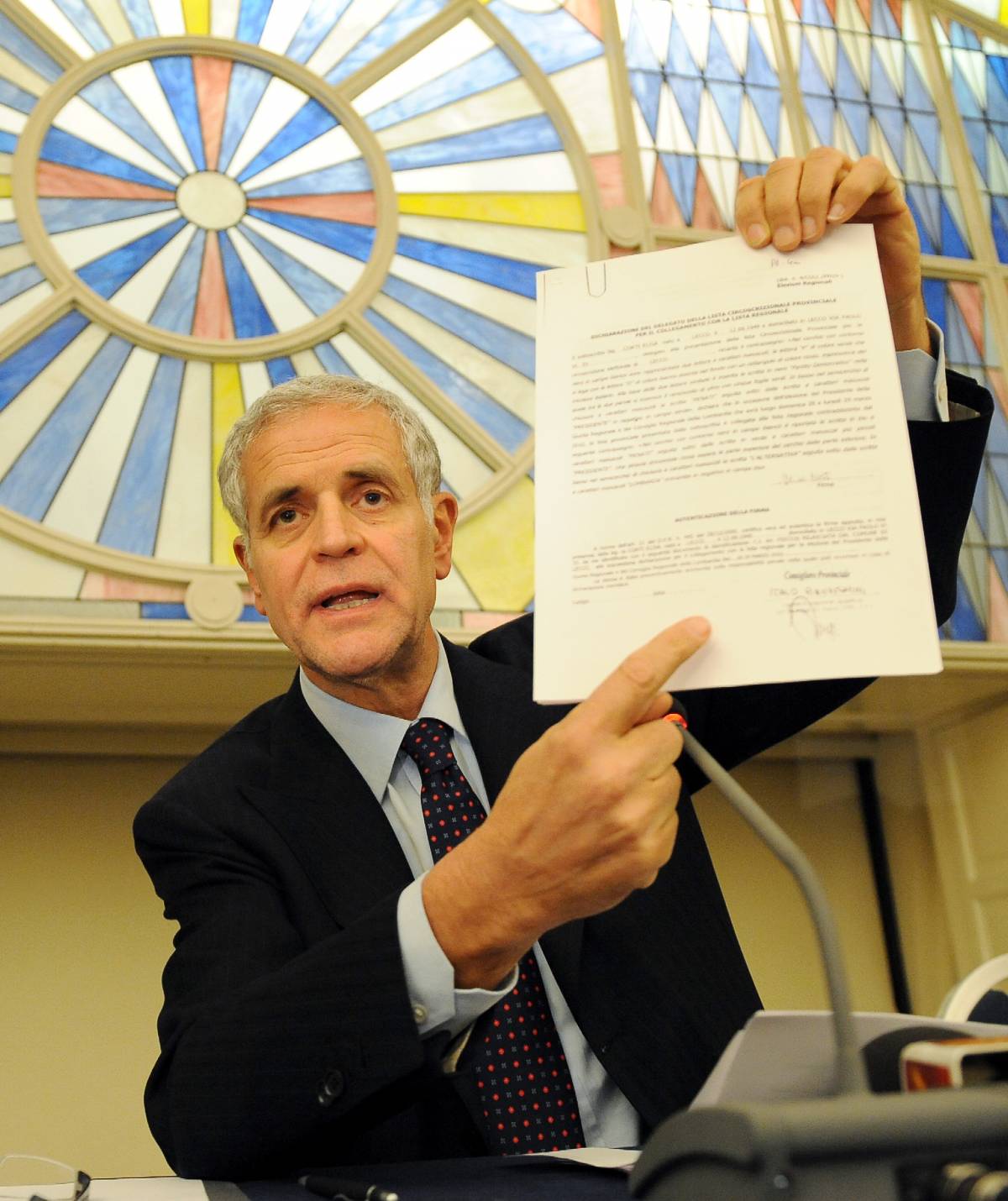 Liste, in Lombardia controlli a senso unico 
Accettate 824 firme del Pd irregolari