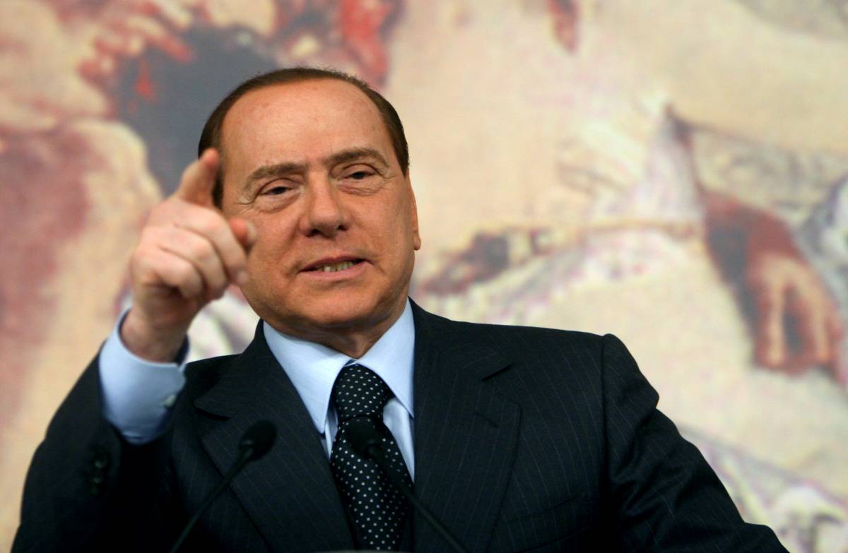Pdl escluso, Berlusconi: "Ora in piazza 
Sopruso violento, così persi 10 punti"