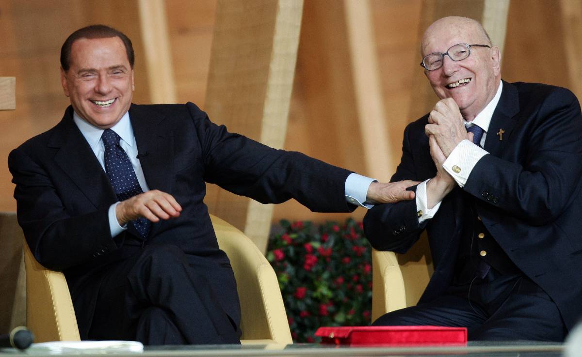 Berlusconi: "C'è atmosfera avvelenata" 
E Di Pietro si fa grande: "Mi teme"