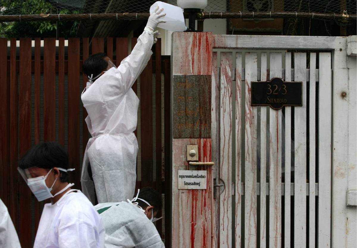 Bangkok: sangue davanti alla casa del premier