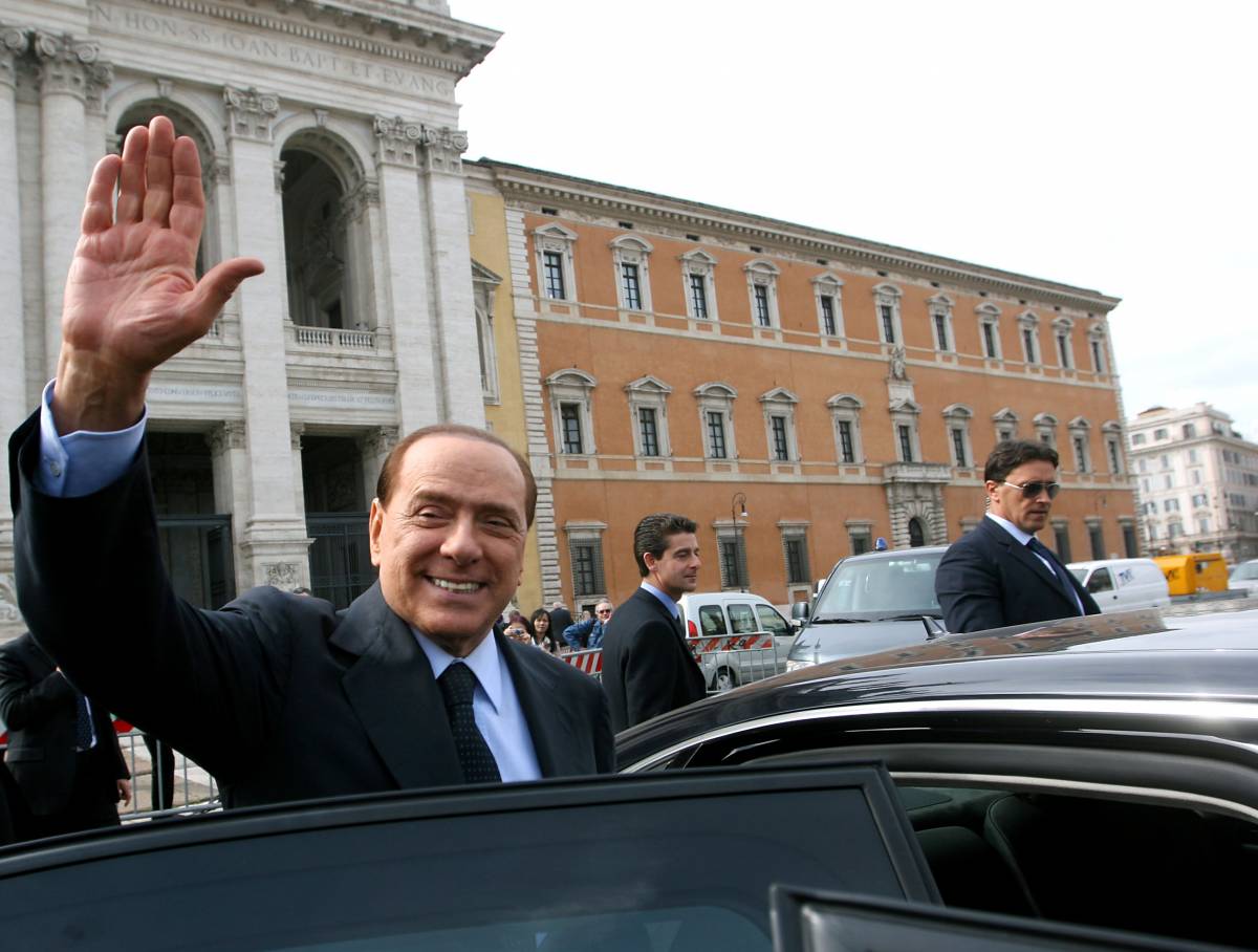 Il Pdl in piazza per difendere il governo 
Berlusconi: "Elezione diretta al Colle"