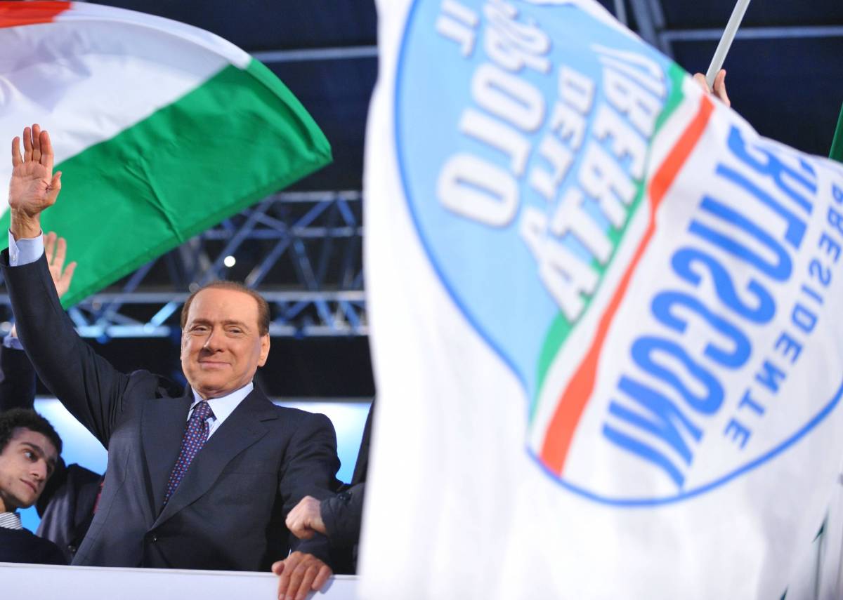 Un milione in piazza con Berlusconi: 
"Patto per la libertà" con i candidati