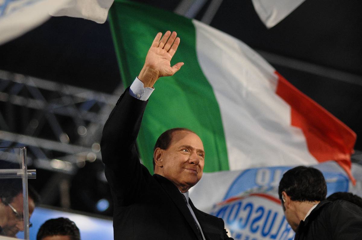 In piazza: Berlusconi c'è, il Pdl anche 
"No a pm spioni e a sinistra dell’odio"