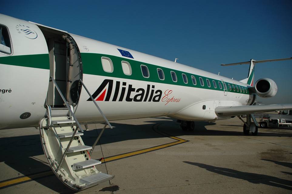 Aerei, lunedì nero: sciopero Meridiana e Alitalia