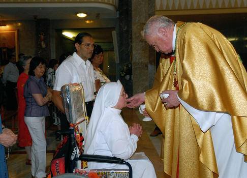 Pedofilia, si dimette l'ex segretario di Wojtyla