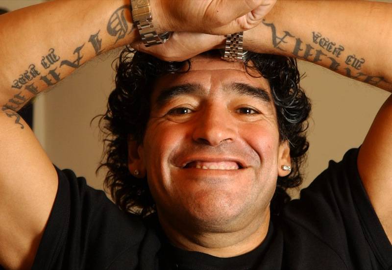 Maradona operato al volto: morso da un cane