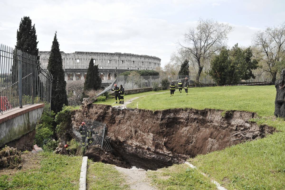 Domus Aurea, crolla parte del soffitto