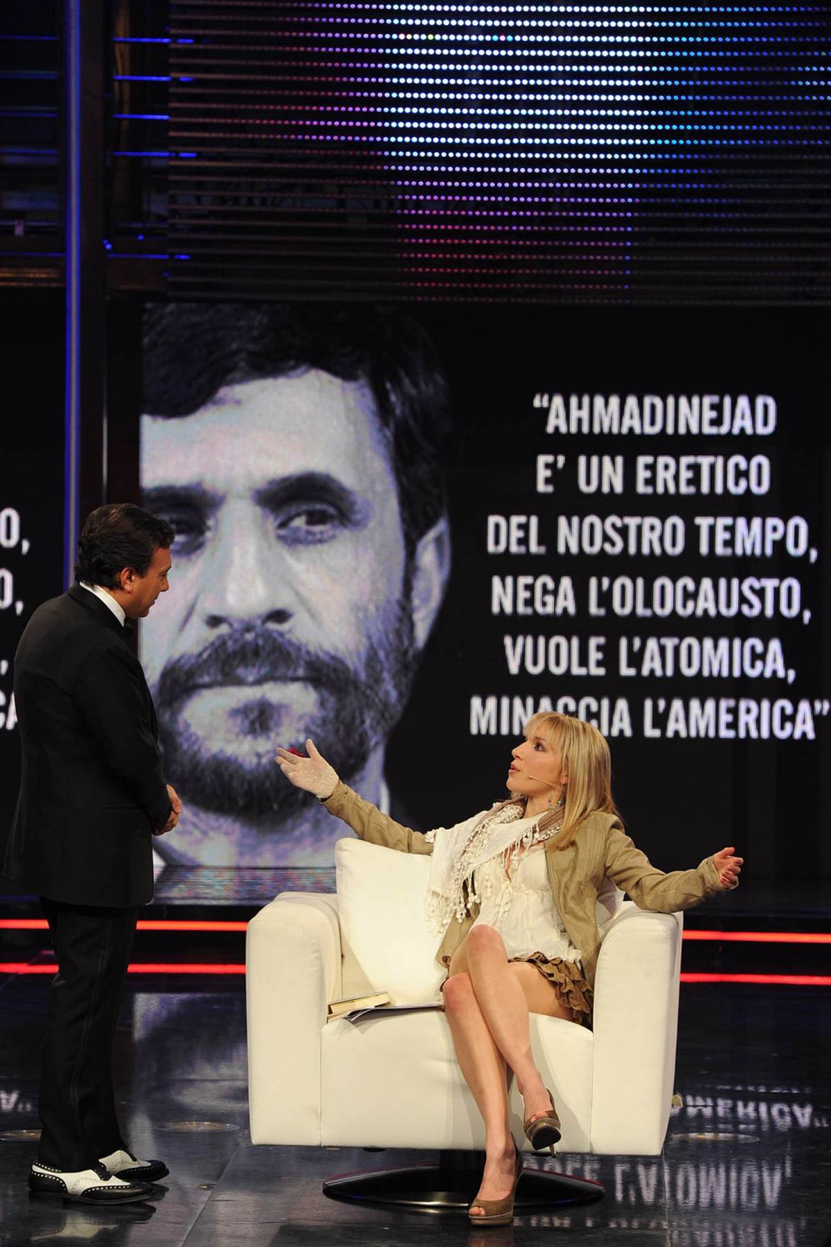 Silvia Valerio, la scrittrice che offre la verginità ad Ahmadinejad