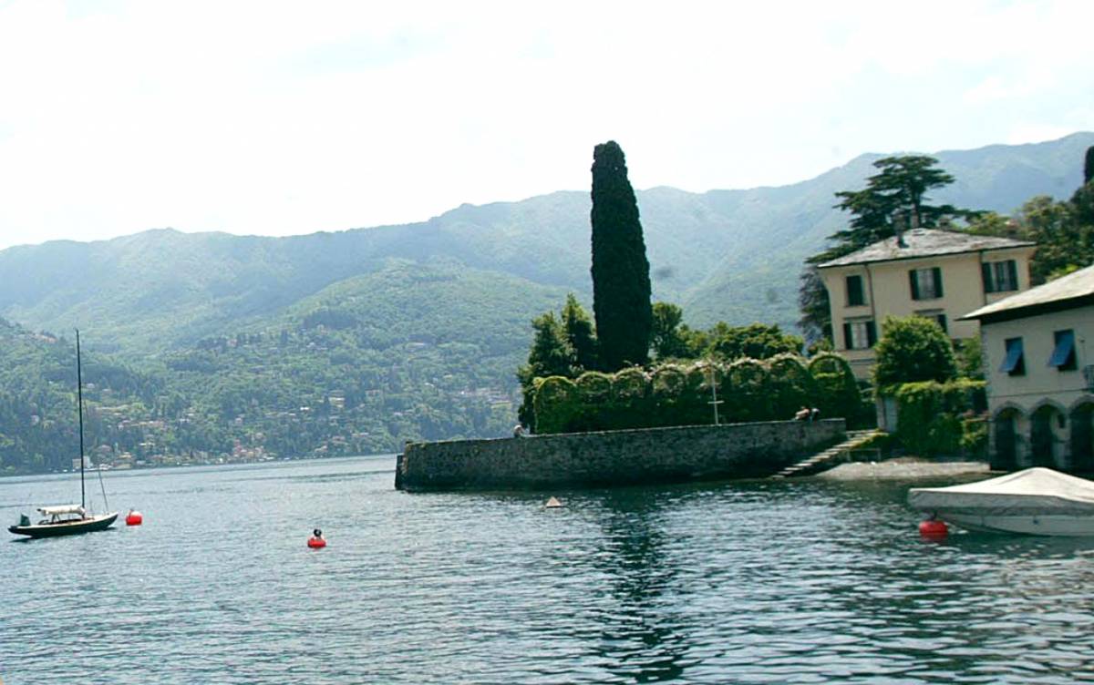 Sgozzata vicino alla villa di Clooney