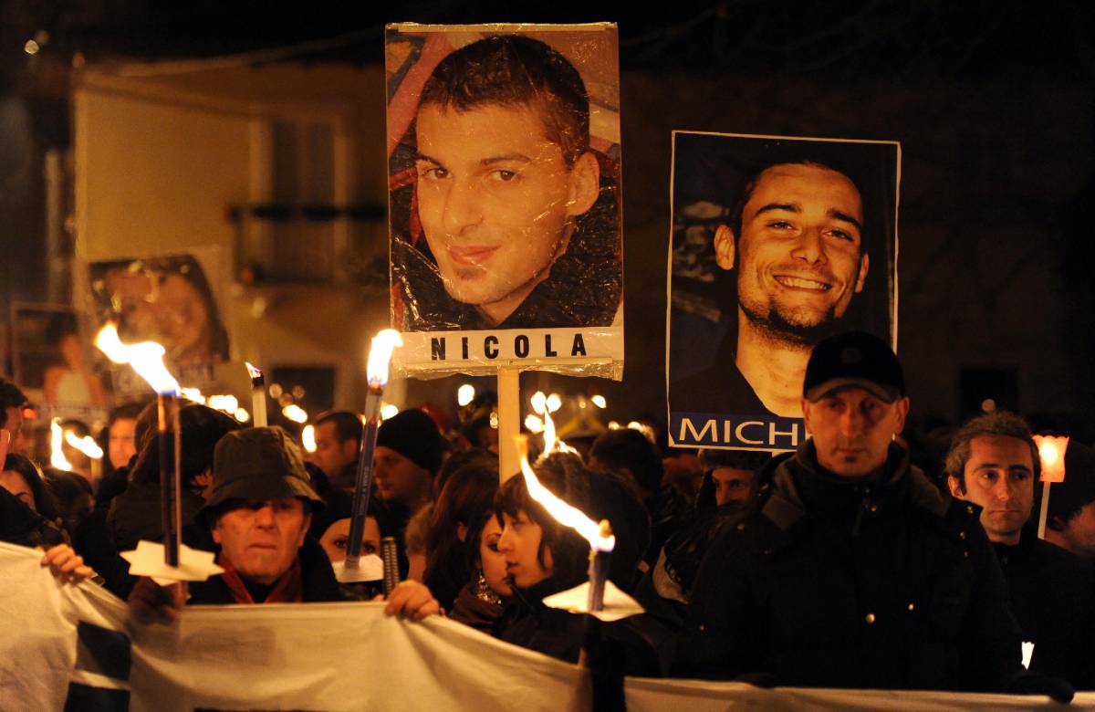 L'Aquila dolore e ricordi un anno dopo il sisma 
Napolitano: "Ci fu forte una coesione nel Paese"