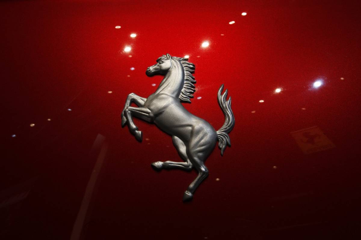 Gran prix di denunce per Beppe, il nonno con la Ferrari