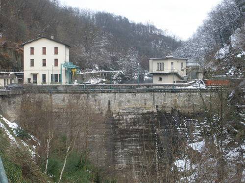 Auto con cadavere 
trovata nella diga