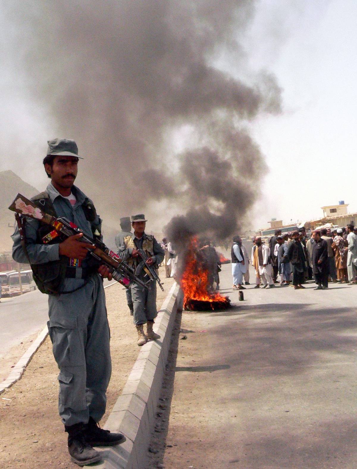 Tre kamikaze a Kandahar: 4 morti