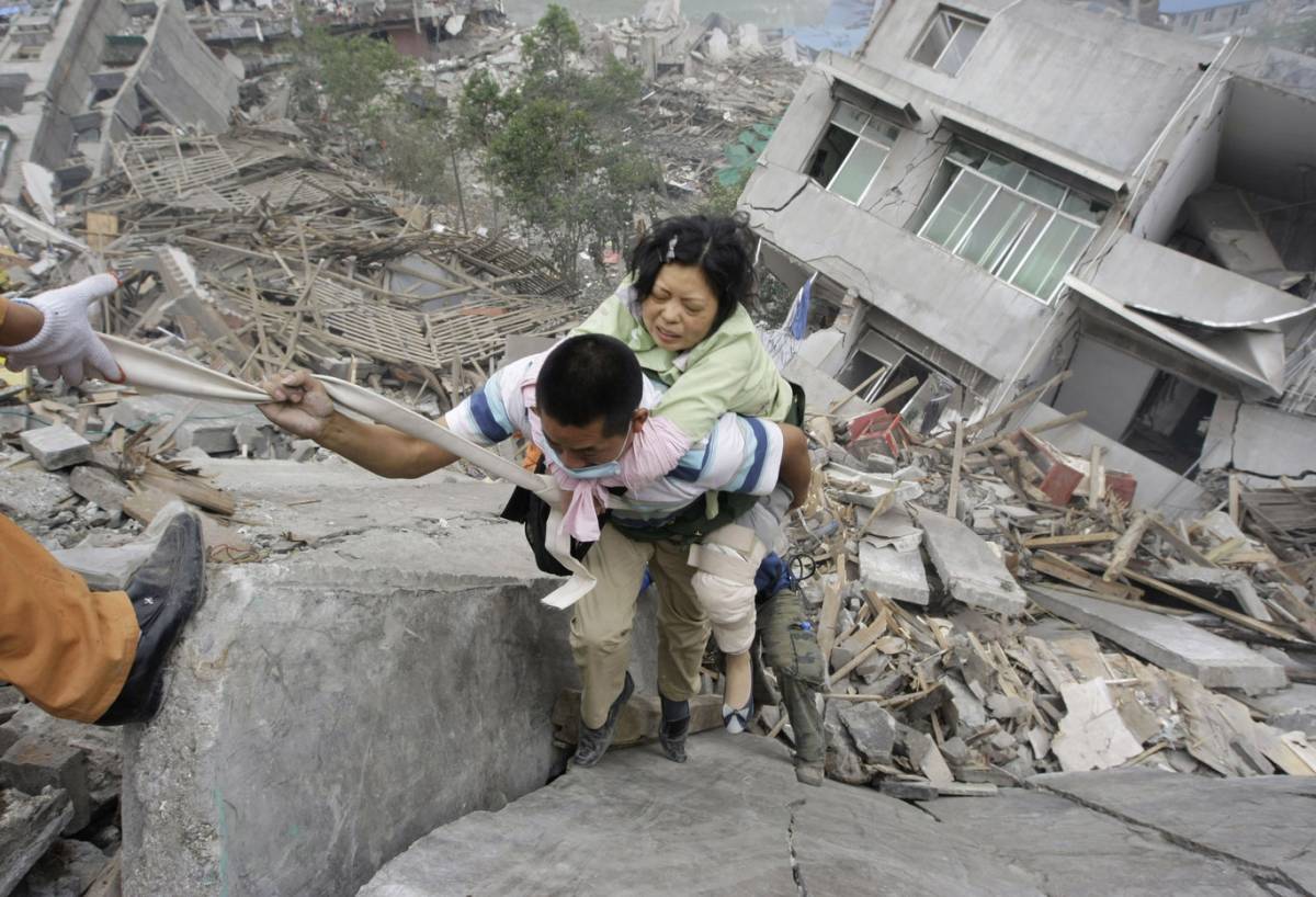 La Cina trema ancora: 
sisma di magnitudo 6,9 
400 morti, 10mila feriti