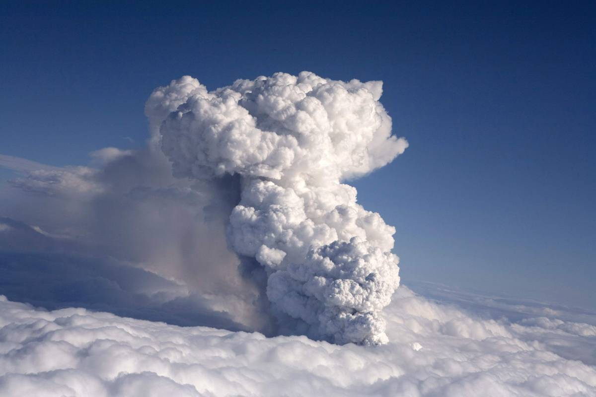 Erutta vulcano in Islanda: 
la cenere blocca gli scali 
Stop ai voli per due giorni