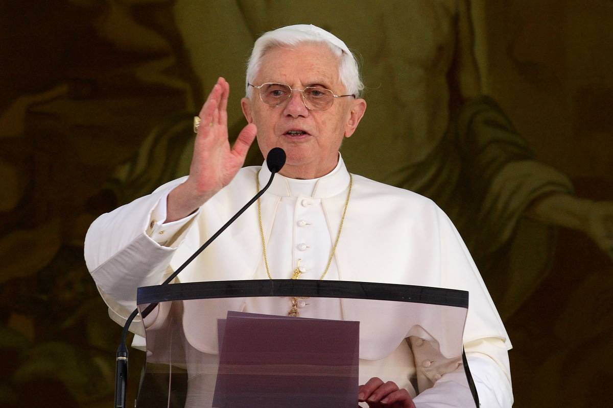 Pedofilia, Benedetto XVI: 
"E' ora di fare penitenza" 
Cei: "Vescovi collaborino"