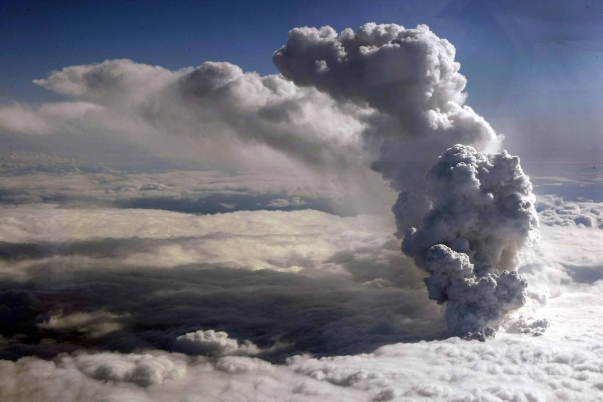 Islanda, nube in Italia: 
Aeroporti chiusi dalle 6 
alle 14 in tutto il Nord
