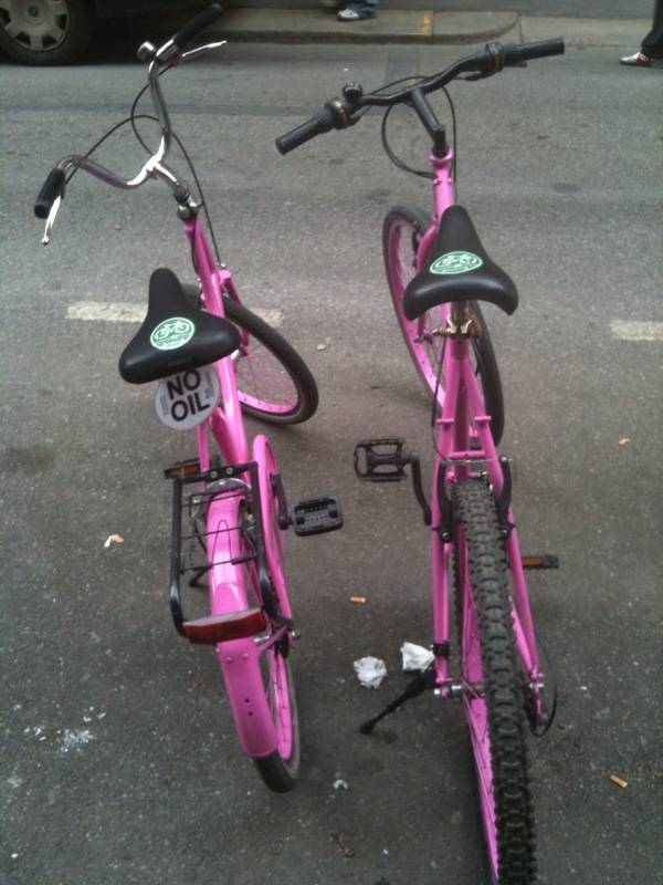 I velocipedi più pazzi del Salone: 
bici fucsia, sidecar e risciò/boutique