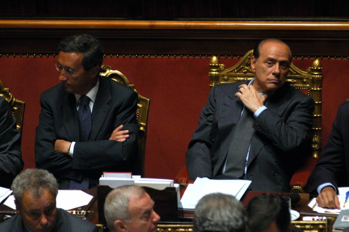 Berlusconi: "Intesa con Fini non dipende da me" 
La Russa e il fronte di ex An: "Noi col premier"