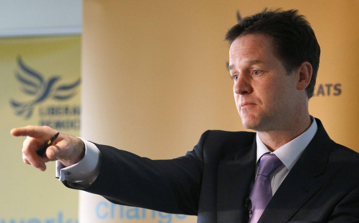 Clegg sotto attacco: nel mirino i suoi conti privati