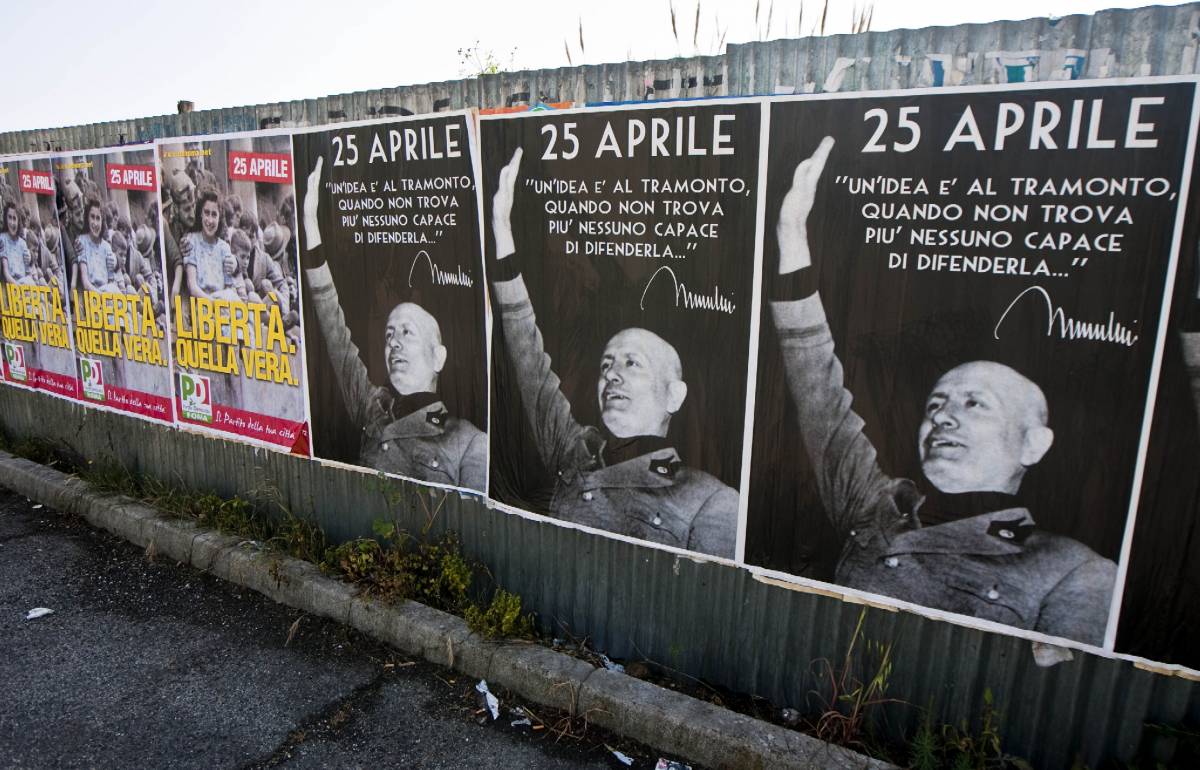 Nella Capitale sequestrati 4mila manifesti del Duce