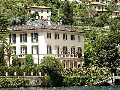 Como, Clooney vuole stare al lago in pace. 500 euro di multa ai "curiosi"