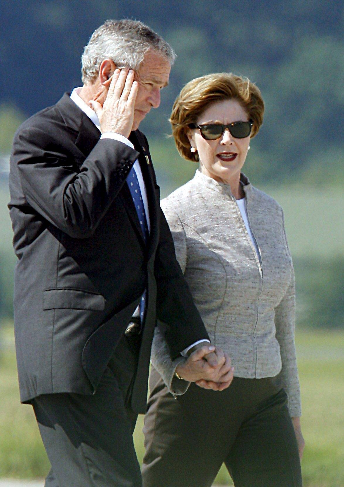 Pesanti rivelazioni dell'ex First Lady:  
"Al G8 cercarono di avvelenare Bush"