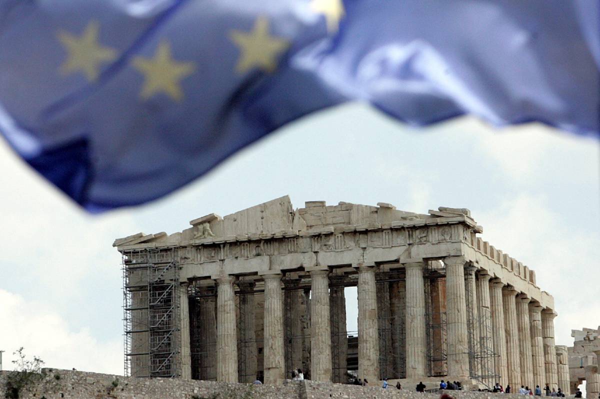 Grecia, aiuti: domenica il vertice eurogruppo 
Tremonti: "Pronti al decreto per stanziare aiuti"