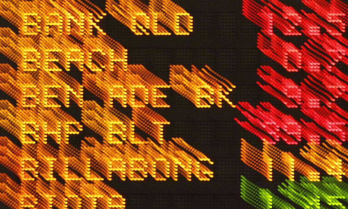 Atene affossa le Borse 
Male anche Wall Street  
E l'euro tocca i minimi