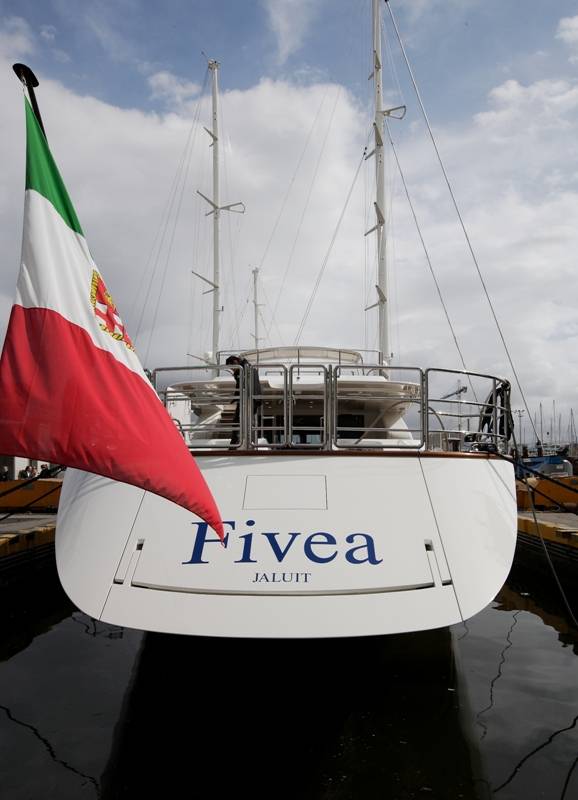 Perini Navi vara Sy Fivea e sponsorizza la Mille Miglia