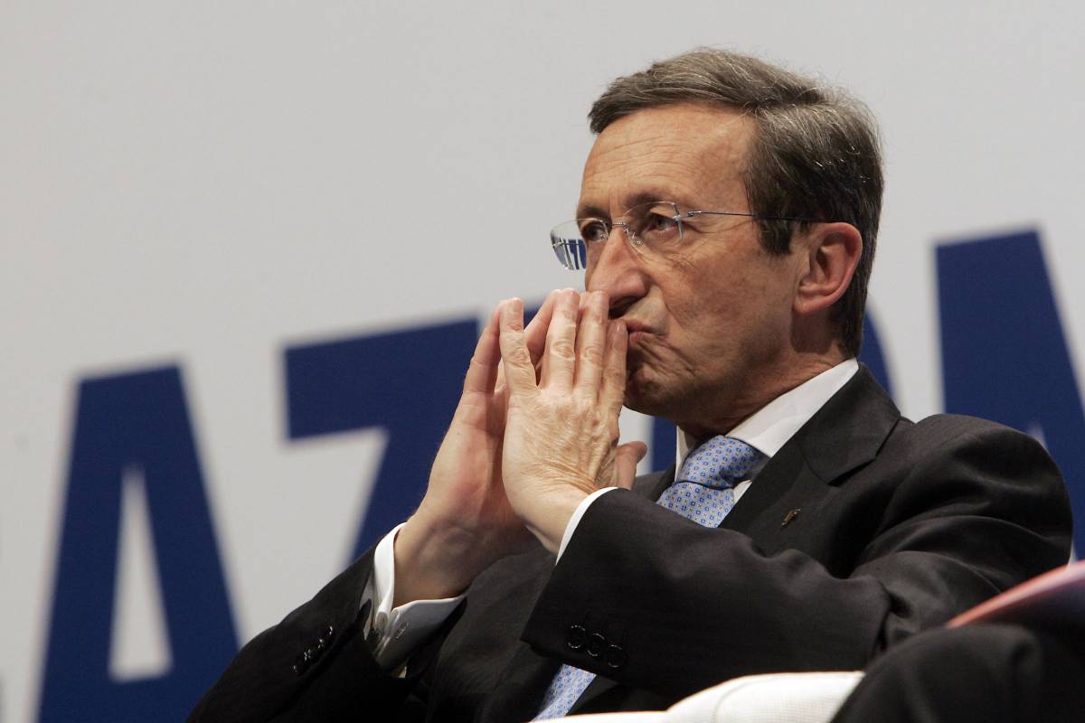 Da Fini no a Verdini: "Prima risposte politiche" 
Il premier: "Basta divisioni, serve un Pdl unito"