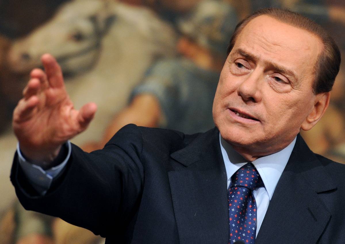 Berlusconi: "Servono più poteri per il premier  
Resterò a fianco degli italiani, finché vorranno"