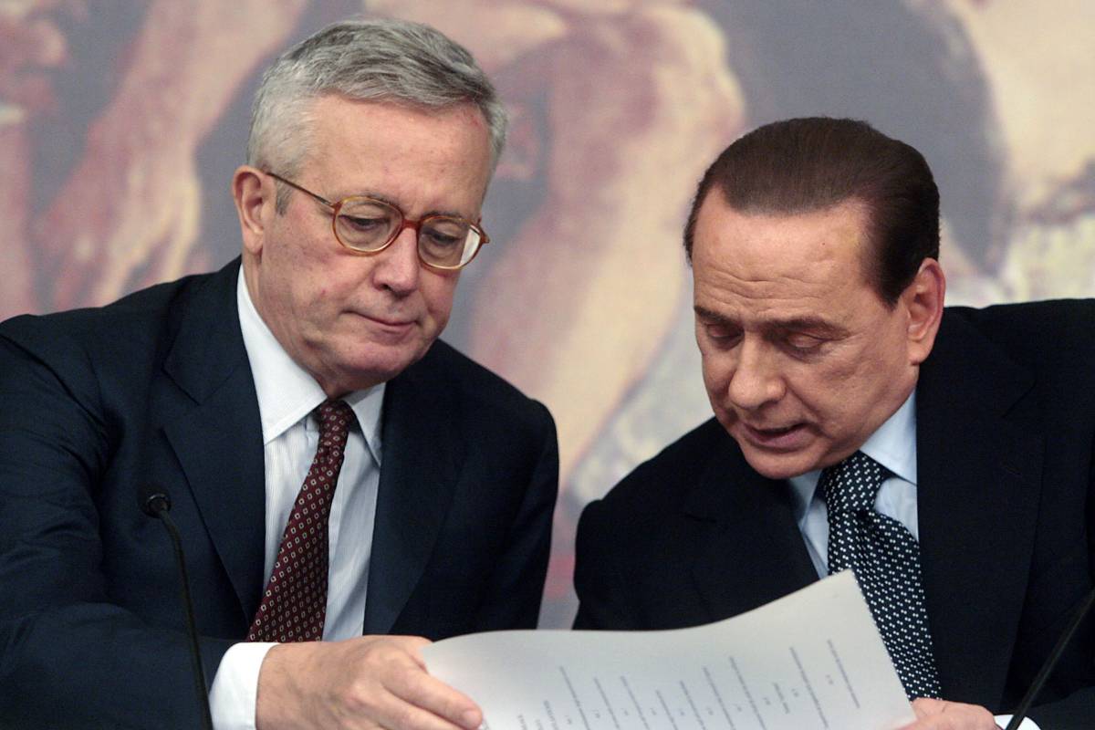 Via alla manovra, tagli per le Province 
Il premier: lo Stato deve costare meno