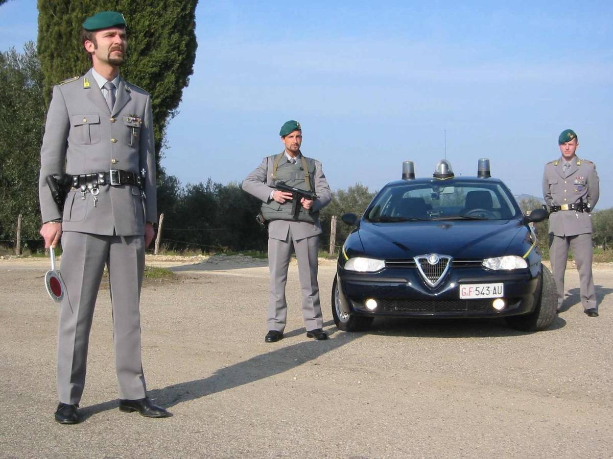 Il blitz in sedici banche: 
controlli in tutto il Paese 
San Marino è nel mirino