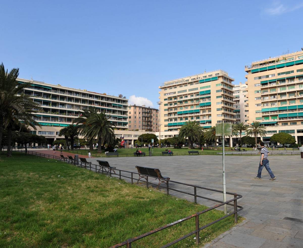 Un presidio in piazza Rossetti rimessa a nuovo