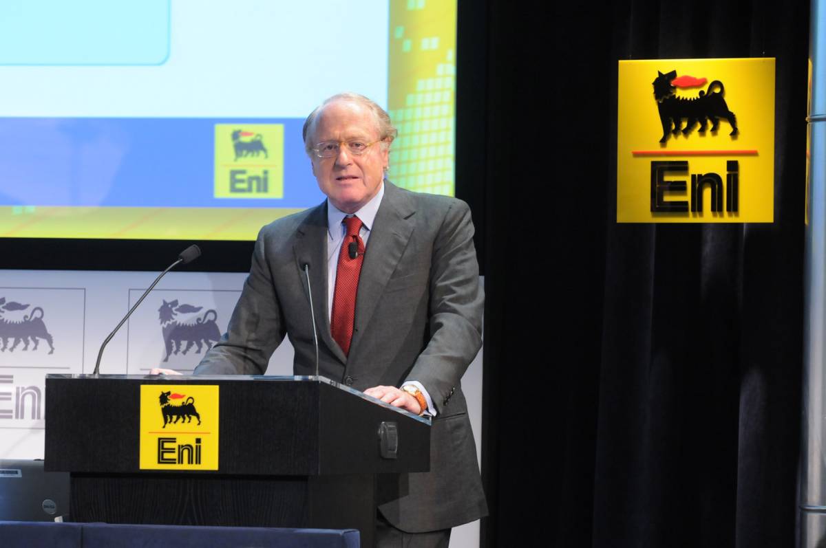 Eni: via la cravatta per risparmiare