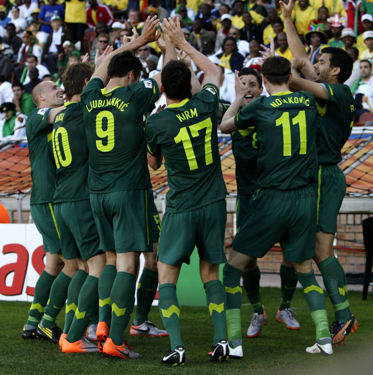 Una superpapera del portiere algerino 
la Slovenia vince 1 a 0 e dice grazie