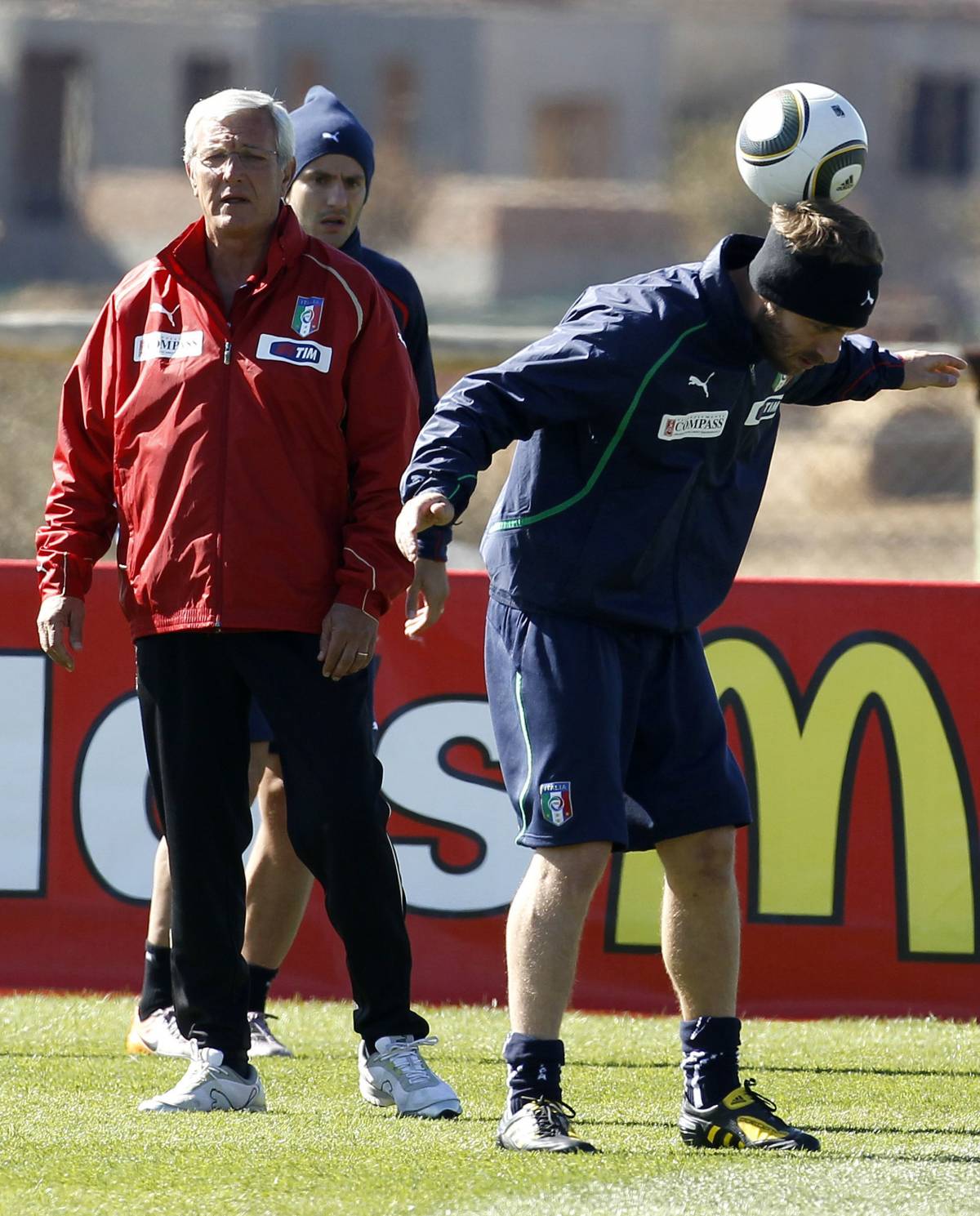 Italia, Lippi: Di Natale o Iaquinta con Gilardino 
Olanda agli ottavi, Danimarca - Camerun: 2 a 1 