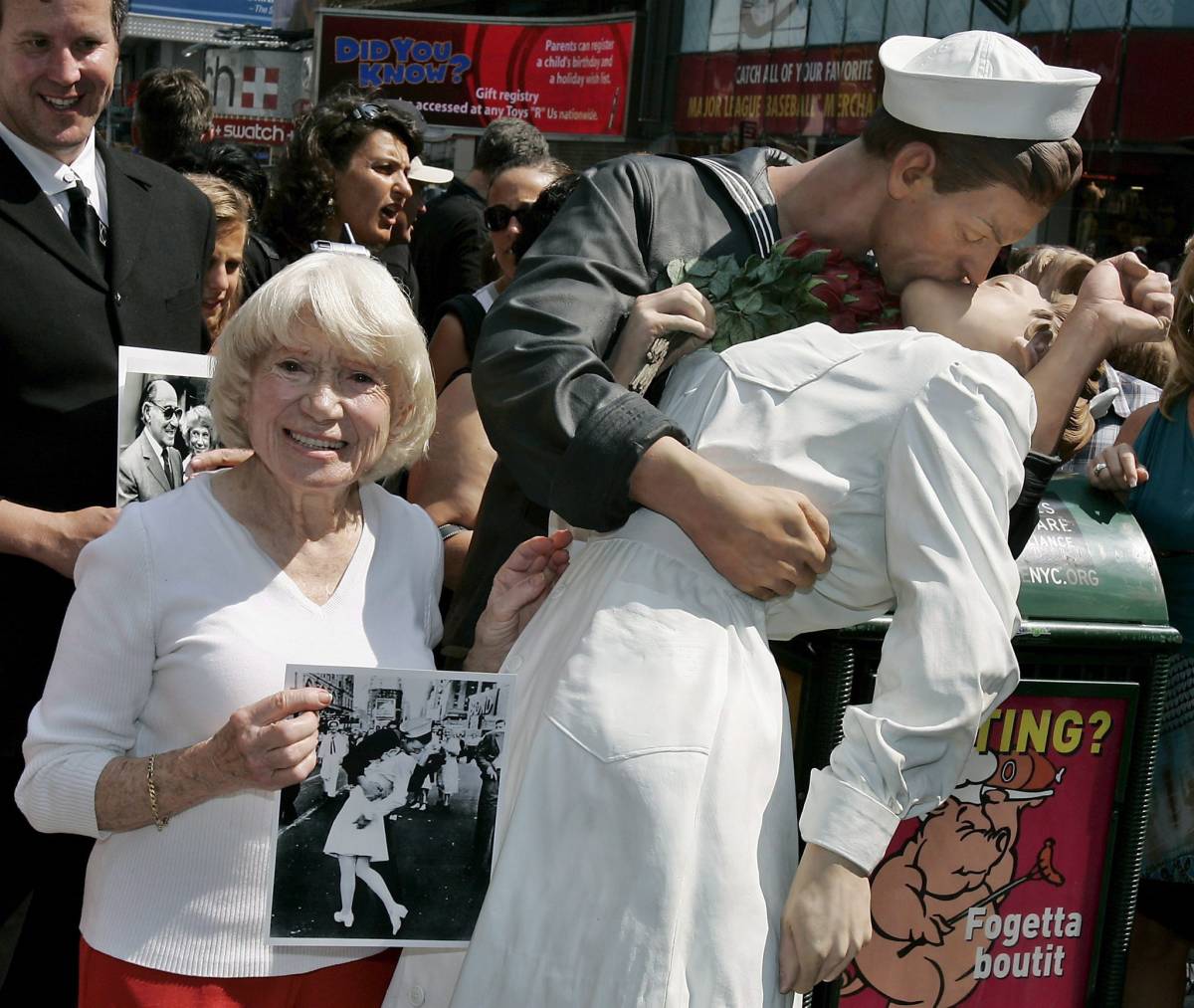 ll lungo bacio a Times Square: 
adieu infermiera di Eisenstaedt