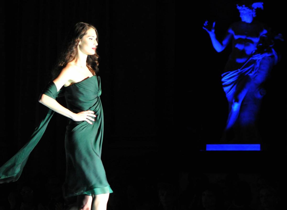Nella notte delle statue blu trionfa il nero di Odicini