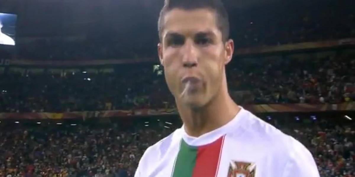 Cristiano Ronaldo choc: sputo alla telecamera