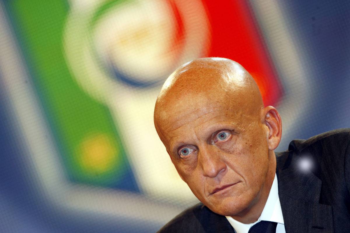 Collina ha scelto: Platini e la Uefa 
Non sarà più designatore in Italia