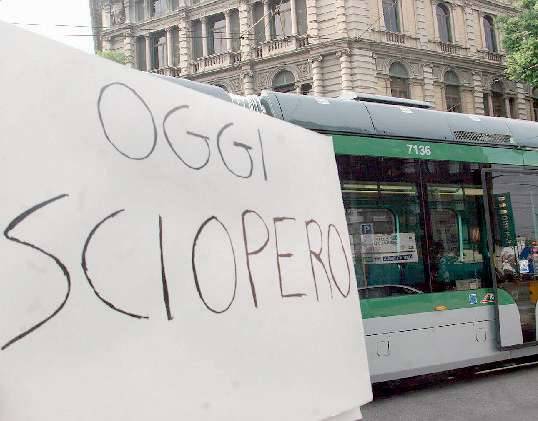 Una giornata di caos: 
treni fermi da stasera 
e domani bus e metrò