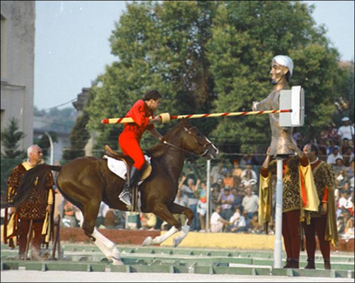 Ascoli, al via la tradizionale Quintana 
6 cavalieri nella giostra quattrocentesca