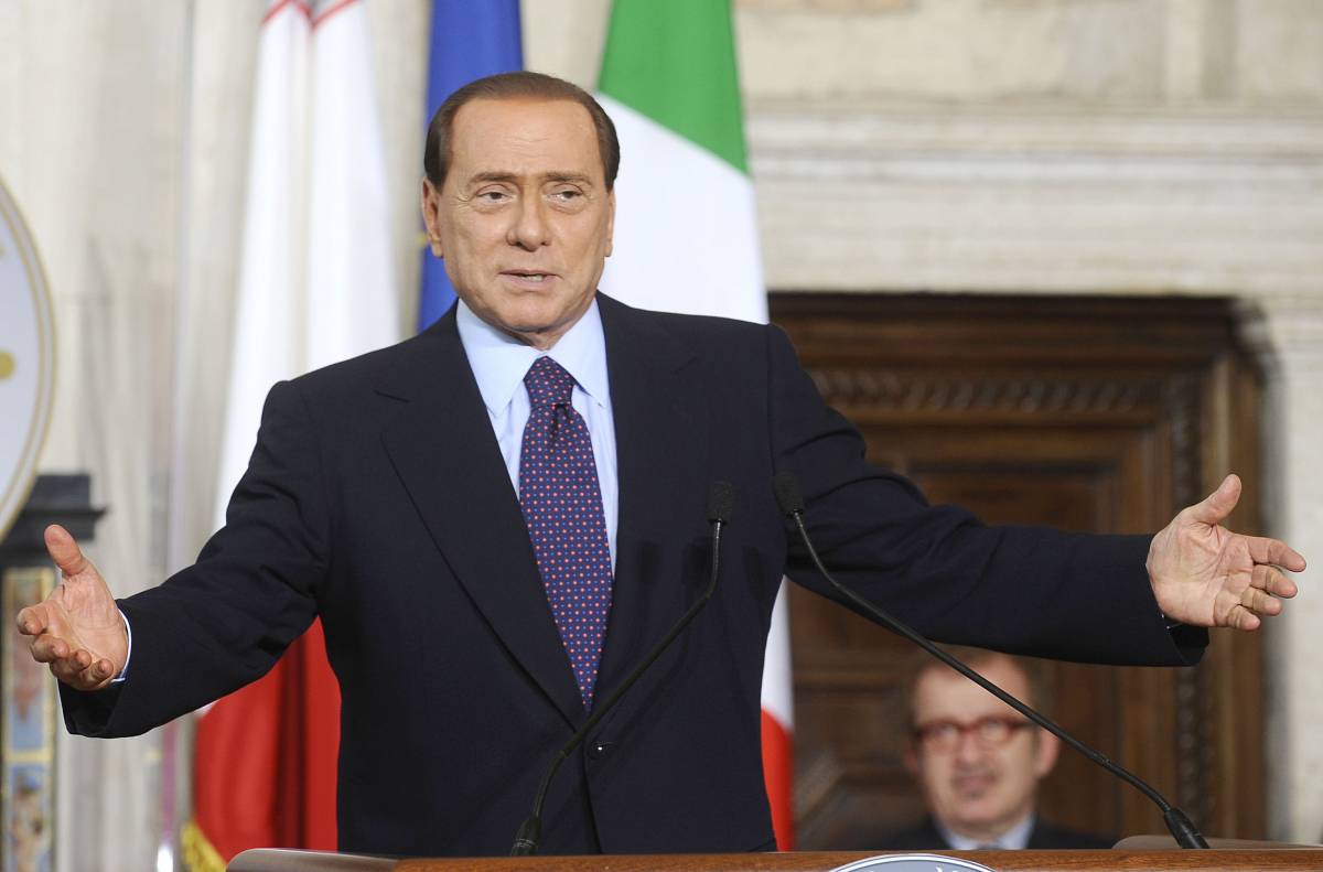 Berlusconi mette i finiani con le spalle al muro: 
"Se non passa la manovra andiamo tutti a casa"