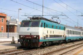 Travolto dal treno 
sotto il temporale: 
seguiva le rotaie