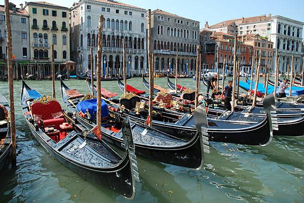 Serenissima burocrazia: gondole con targhe e Gps