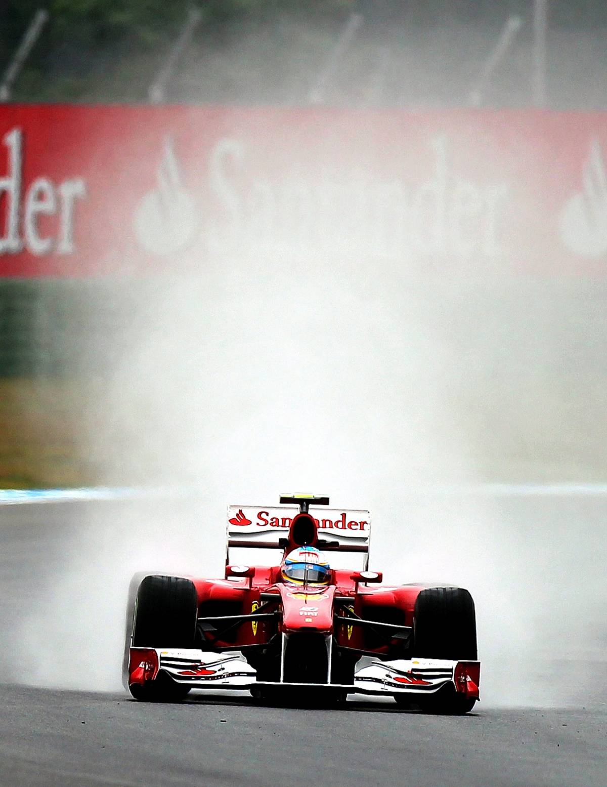 Gp Germania, libere sotto la pioggia 
Vola la Ferrari: Alonso davanti a tutti