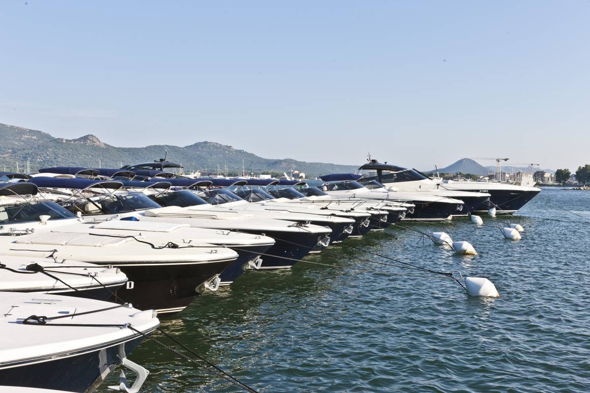 La flotta degli "Open blu" dà spettacolo in Corsica