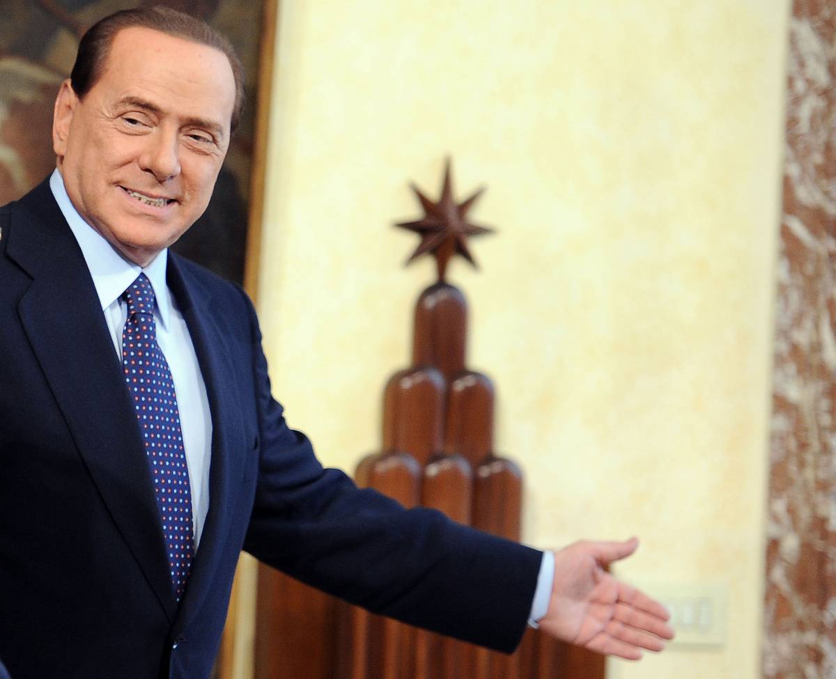 Berlusconi, ultima chiamata per Fini: 
"Rispettare elettori o scelte dolorose"